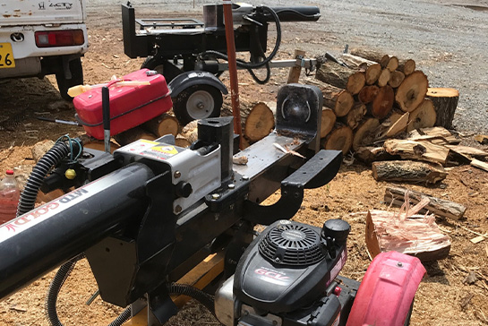 薪割りサービス作業風景