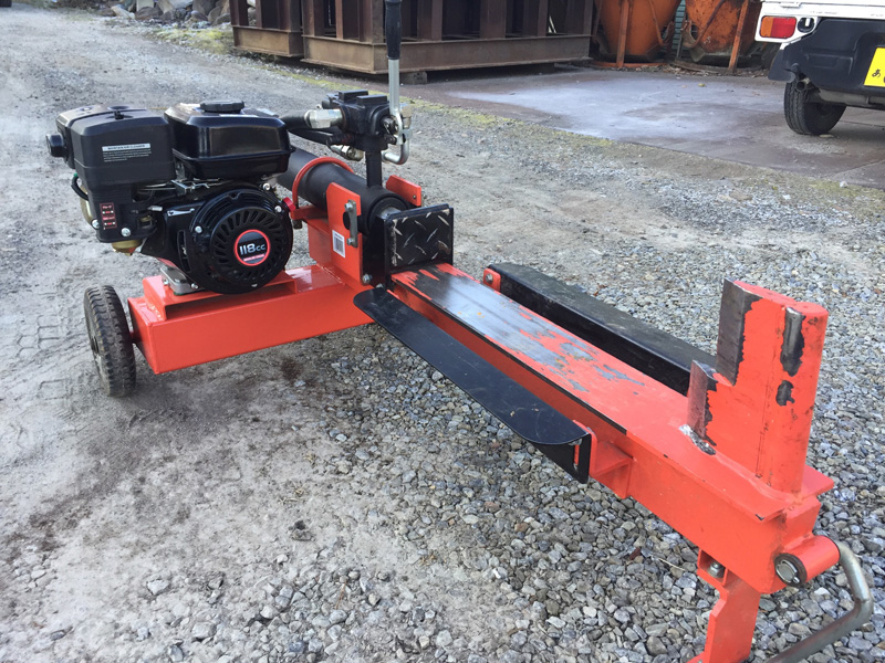 ウッドチッパーと薪割り機